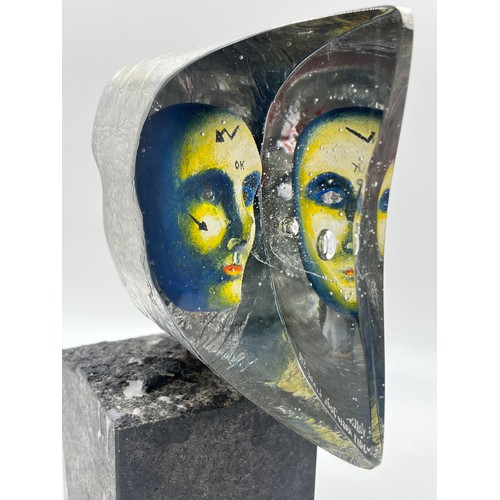 338B - A Kosta Boda Janus limited edition of 500 glass head sculpture on granite stand by Bertil Vallien - ... 