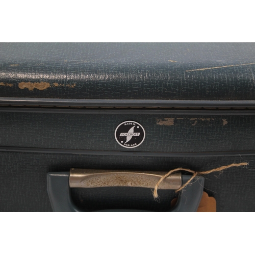 579A - A vintage suitcase containing a collection of Ladybird books