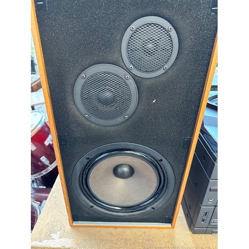 721 - A pair of mid 1970s Sansui ES-200 three-way 8Ω hi-fi speakers