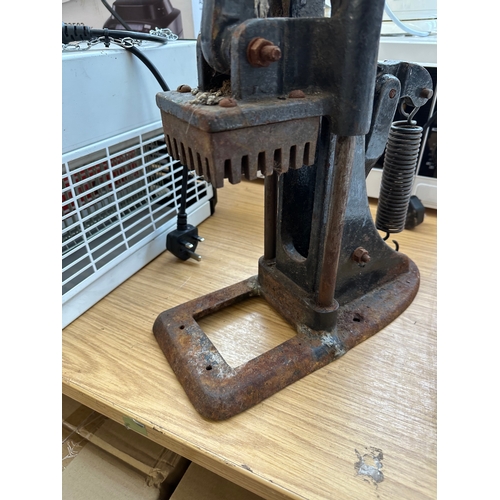 842 - A vintage Davy Machine Co. potato chipper