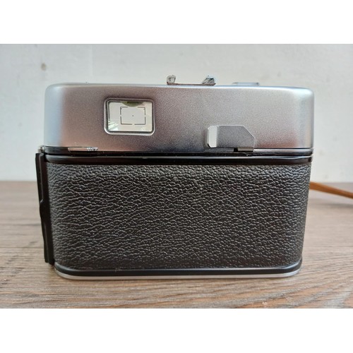 685 - A cased 1960s Voigtländer Vito Automatic I 35mm viewfinder camera fitted with Lanthar 2.8/50 lens an... 