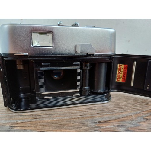 685 - A cased 1960s Voigtländer Vito Automatic I 35mm viewfinder camera fitted with Lanthar 2.8/50 lens an... 