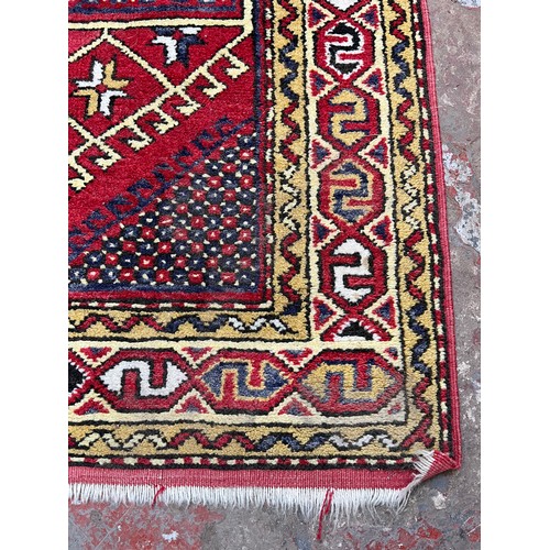 107 - A mid 20th century hand knotted rug - approx. 130cm x 86cm