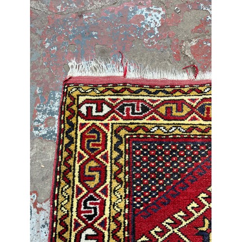 107 - A mid 20th century hand knotted rug - approx. 130cm x 86cm