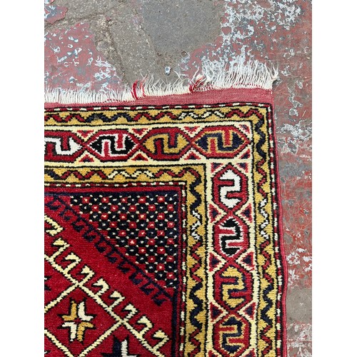 107 - A mid 20th century hand knotted rug - approx. 130cm x 86cm