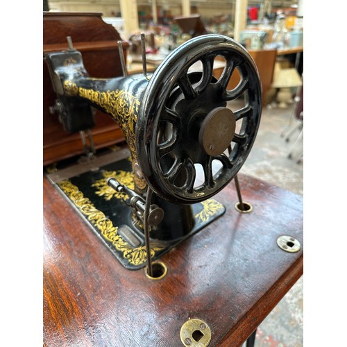 832 - An 1895 Singer treadle sewing machine with cast iron base