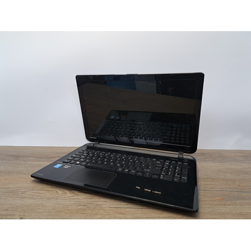 797 - A collection of items to include Toshiba Satellite L50-B-1P1 laptop with Intel Core i5 processor, HP... 