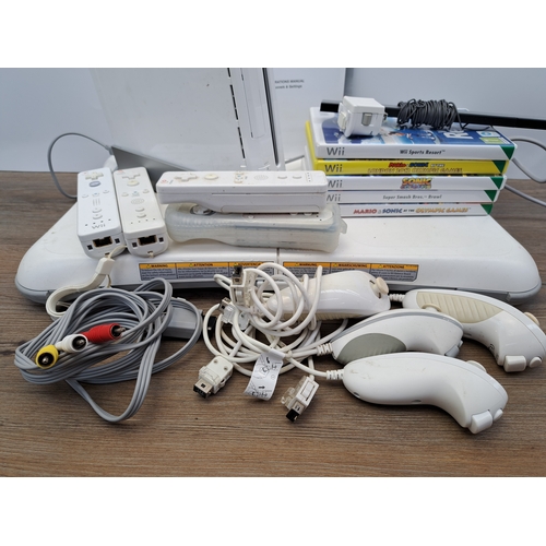 805 - A collection of Nintendo items to include Wii console, Wii Fit balance board, games, controllers etc... 