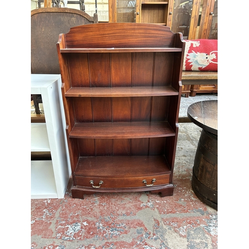 146 - A Georgian style mahogany four tier waterfall bookcase - approx. 108cm high x 70cm wide x 22cm deep