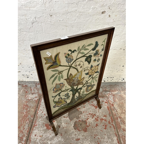 152 - An early 20th century oak framed floral embroidered fire screen - approx. 76cm high x 51cm wide