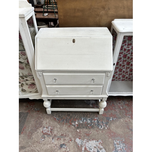 86 - Three pieces of early 20th century white painted furniture, two display cabinets and one bureau - la... 