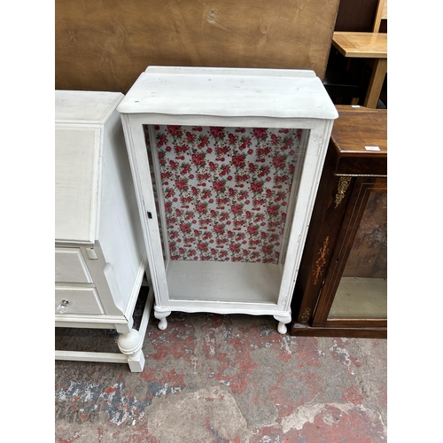 86 - Three pieces of early 20th century white painted furniture, two display cabinets and one bureau - la... 