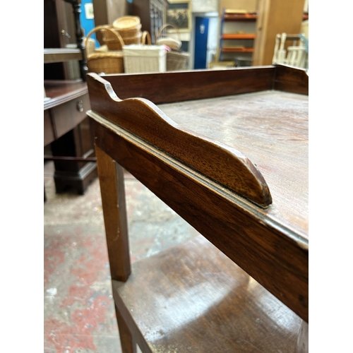 88 - A Georgian mahogany and walnut two tier side table  - approx. 86cm high x 46cm wide x 46cm deep