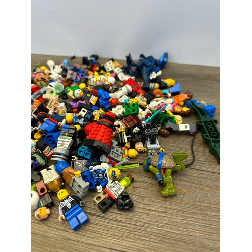 472 - A large collection of various Lego figurines