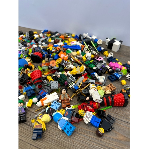 473 - A large collection of various Lego figurines