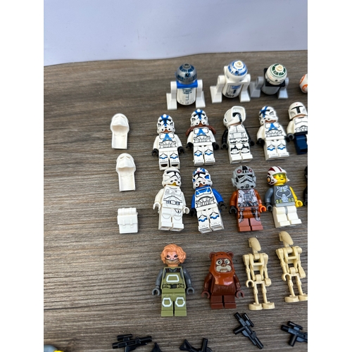 474 - A collection of Lego Star Wars figurines to include R2-D2, Stormtroopers, Darth Vader etc.