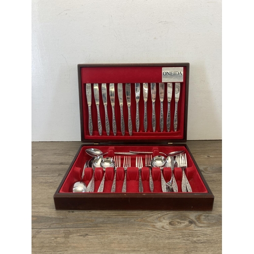 430 - A mid 20th century Oneida mahogany canteen containing Viners International stainless steel cutlery