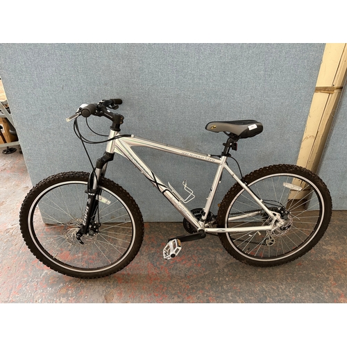 879 - A Dawes XC1.4 disc mountain bike with 6061 18