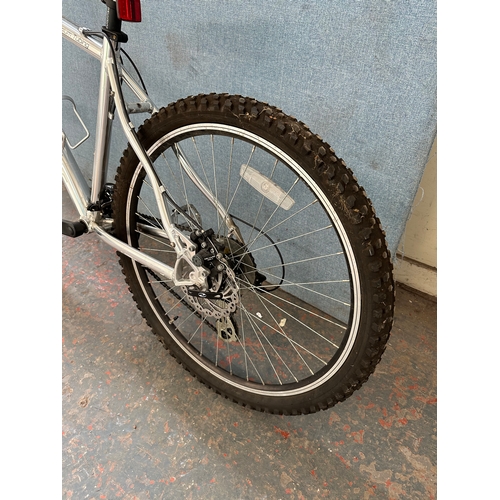 879 - A Dawes XC1.4 disc mountain bike with 6061 18