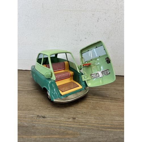 485 - A vintage boxed Isetta 588 friction tin plate model vehicle