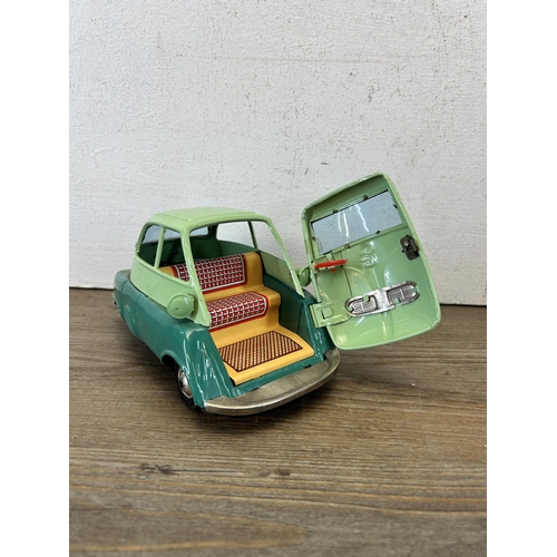 485 - A vintage boxed Isetta 588 friction tin plate model vehicle