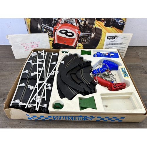 487 - A vintage boxed Scalextric sports 31 motor racing slot car set