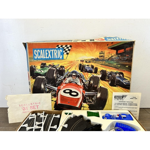 487 - A vintage boxed Scalextric sports 31 motor racing slot car set