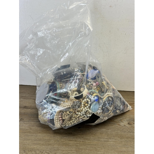 506 - Approx. 10kg of assorted costume jewellery