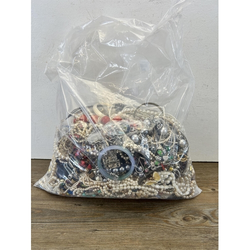 511 - Approx. 10kg of assorted costume jewellery