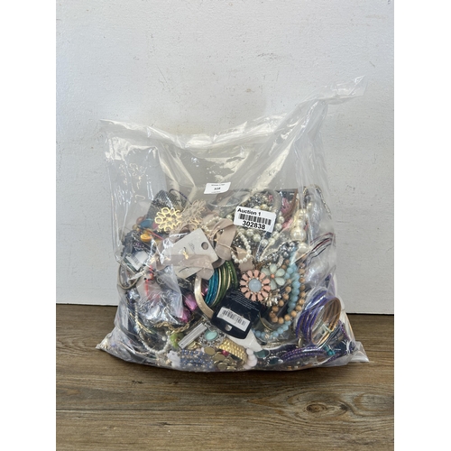 516 - Approx. 10kg of assorted costume jewellery