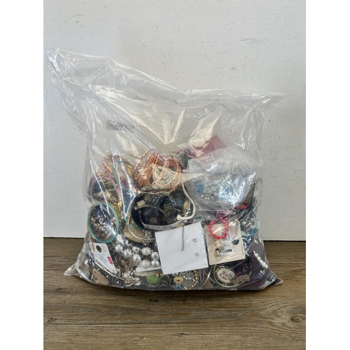 520 - Approx. 10kg of assorted costume jewellery