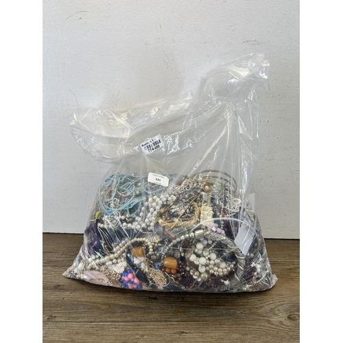 521 - Approx. 10kg of assorted costume jewellery