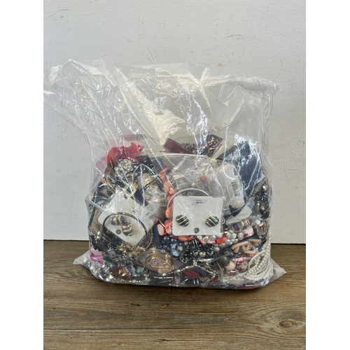 523 - Approx. 10kg of assorted costume jewellery