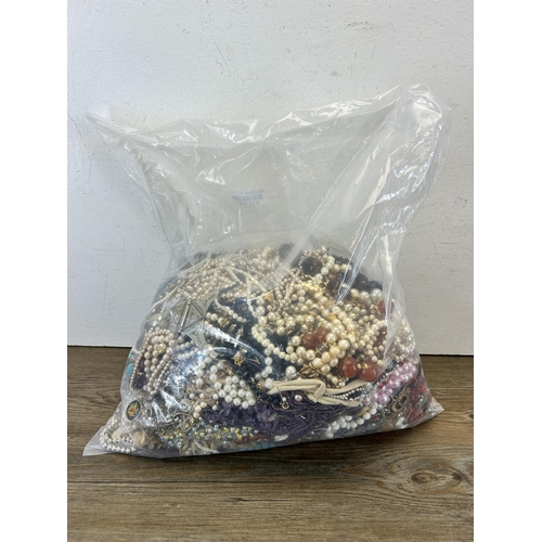 524 - Approx. 10kg of assorted costume jewellery