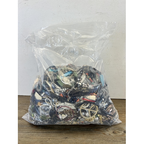 526 - Approx. 10kg of assorted costume jewellery