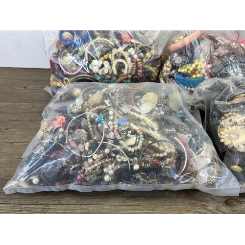 530 - Approx. 20kg of costume jewellery