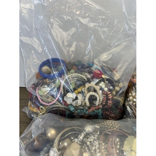 530 - Approx. 20kg of costume jewellery