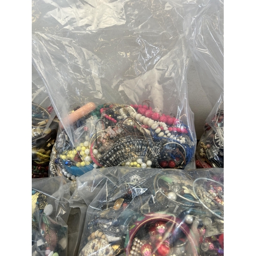 530 - Approx. 20kg of costume jewellery