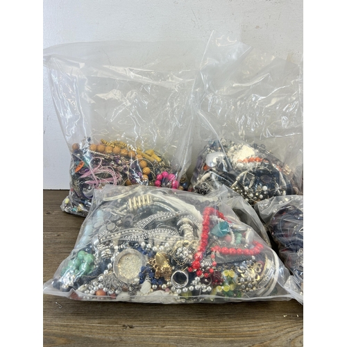 531 - Approx. 20kg of costume jewellery