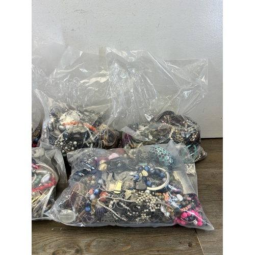 531 - Approx. 20kg of costume jewellery