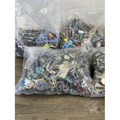 532 - Approx. 20kg of costume jewellery