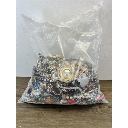 549 - Approx. 10kg of assorted costume jewellery