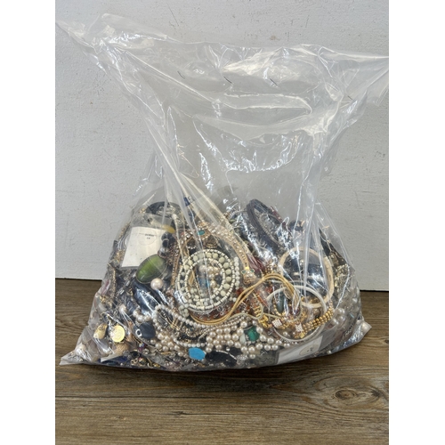 551 - Approx. 10kg of assorted costume jewellery