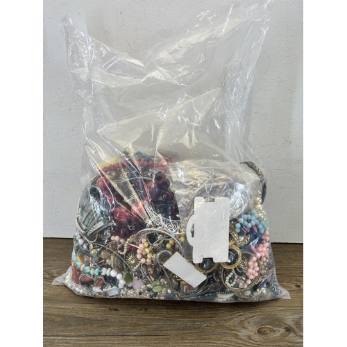 552 - Approx. 10kg of assorted costume jewellery