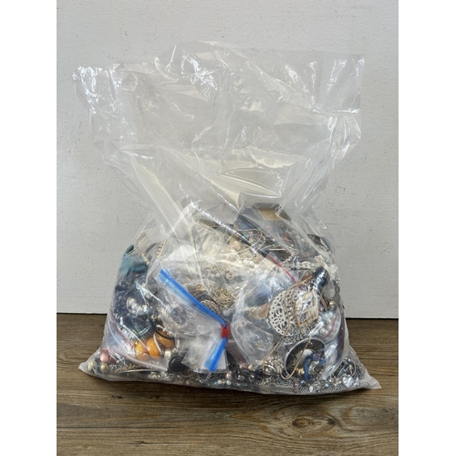 558 - Approx. 10kg of assorted costume jewellery