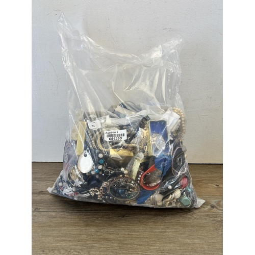 561 - Approx. 10kg of assorted costume jewellery