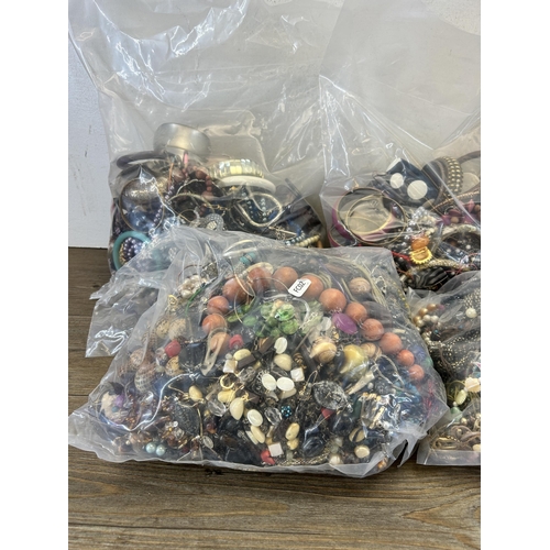 563 - Approx. 20kg of costume jewellery