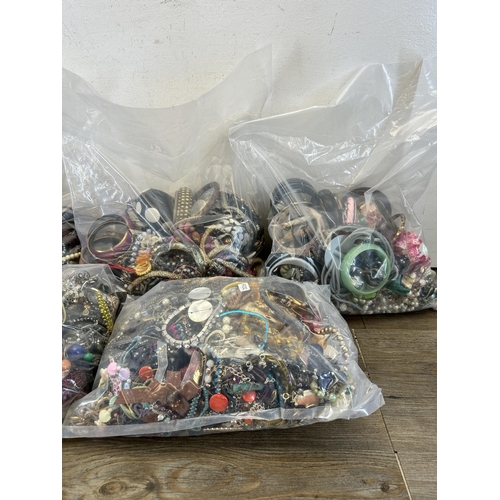 563 - Approx. 20kg of costume jewellery