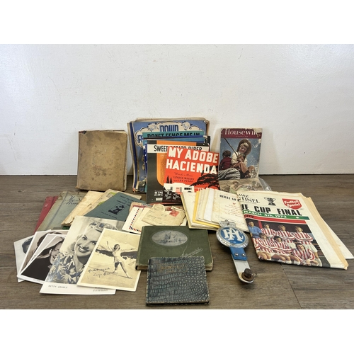 586 - A collection of antique and later items to include autograph album, RAC car badge, early 20th centur... 