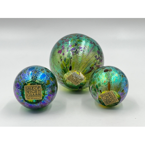 323 - Three Isle of Wight Glass studio glass apple paperweights - largest approx. 7cm high